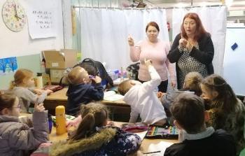 Dr. Juliya Venger teaches Magic Flower-Candle to help Ukrainian schoolchildren feel calm and safe.