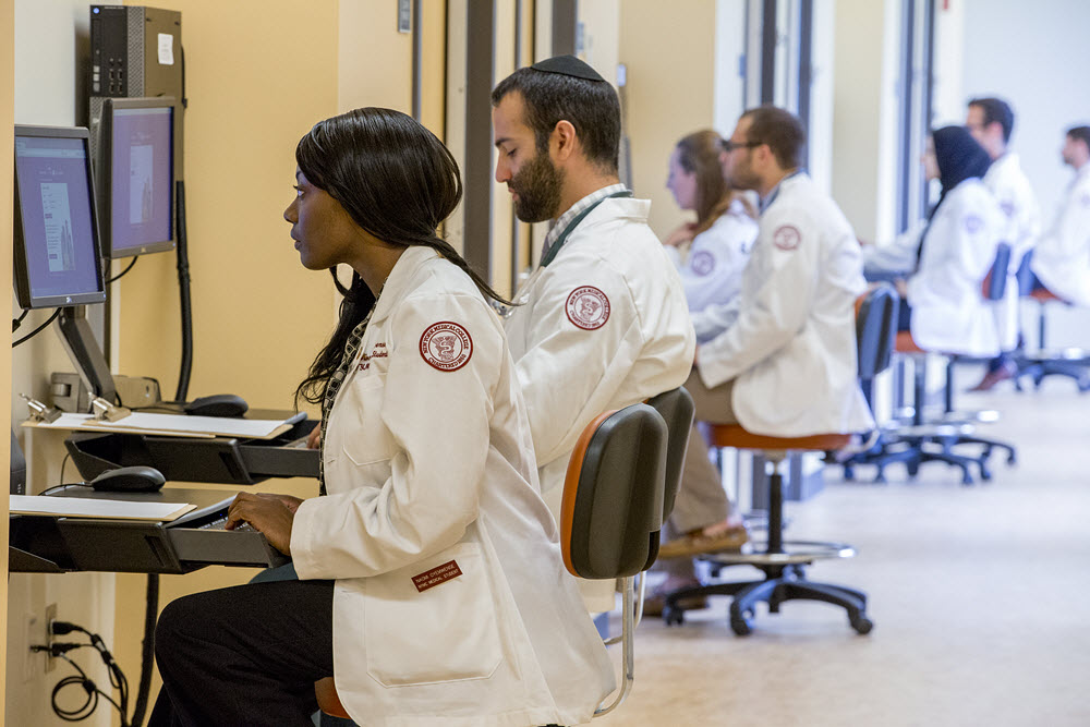 Health System Science Intersession Series Participants in Laboratory 